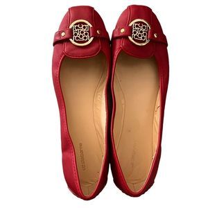 Liz Claiborne Red Flats with Gold Brooch and Stud Detail gently pre-owned 8.5 M